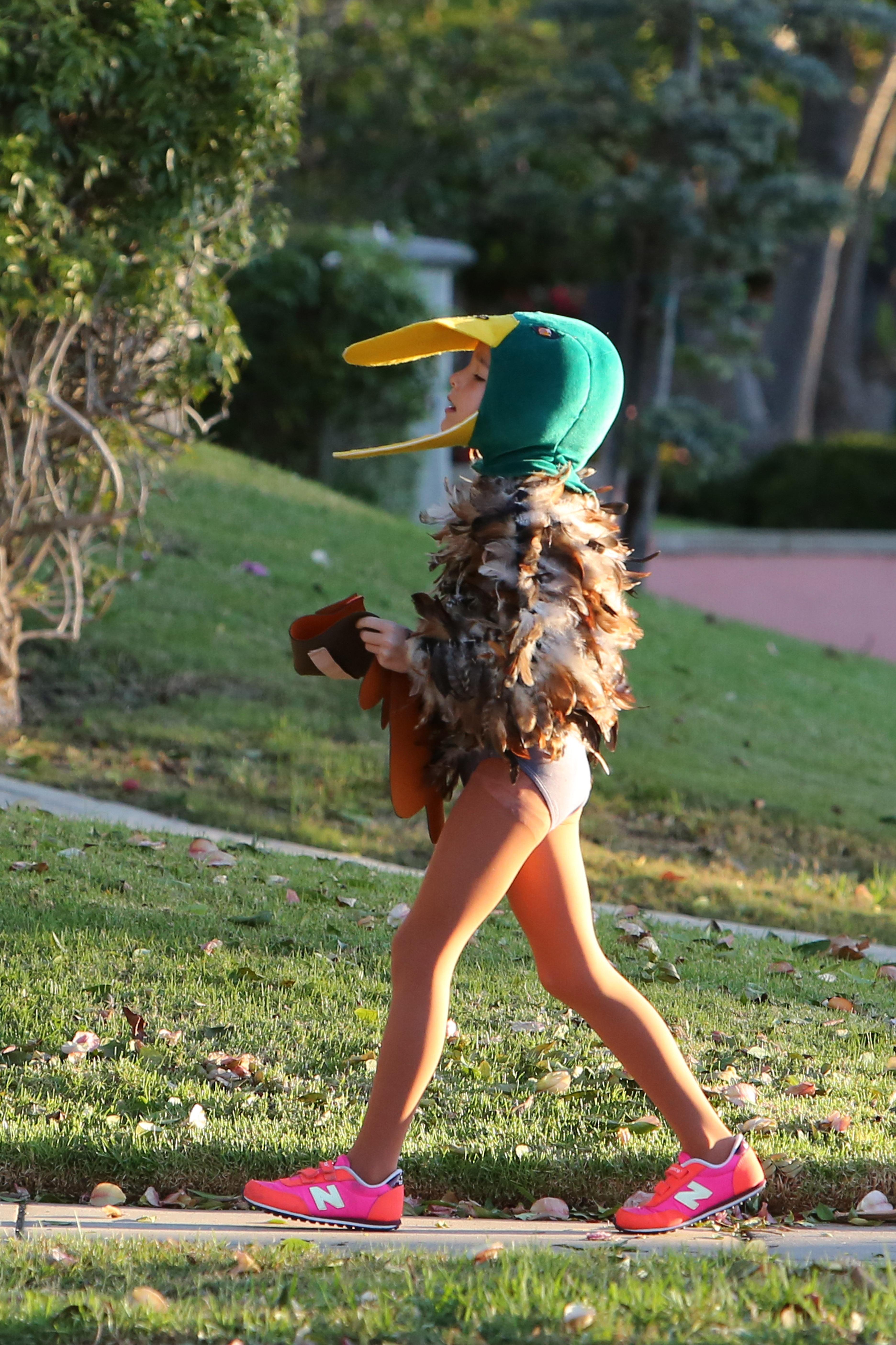 Jennifer Garner takes the kids off to school in Halloween costumes