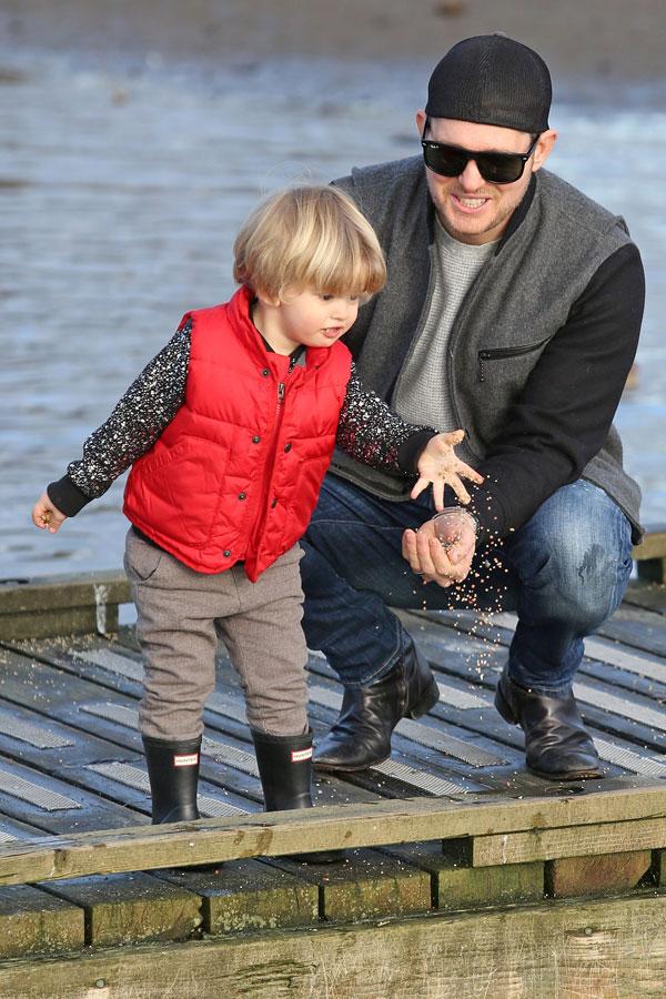 michael buble son noah feeding ducks