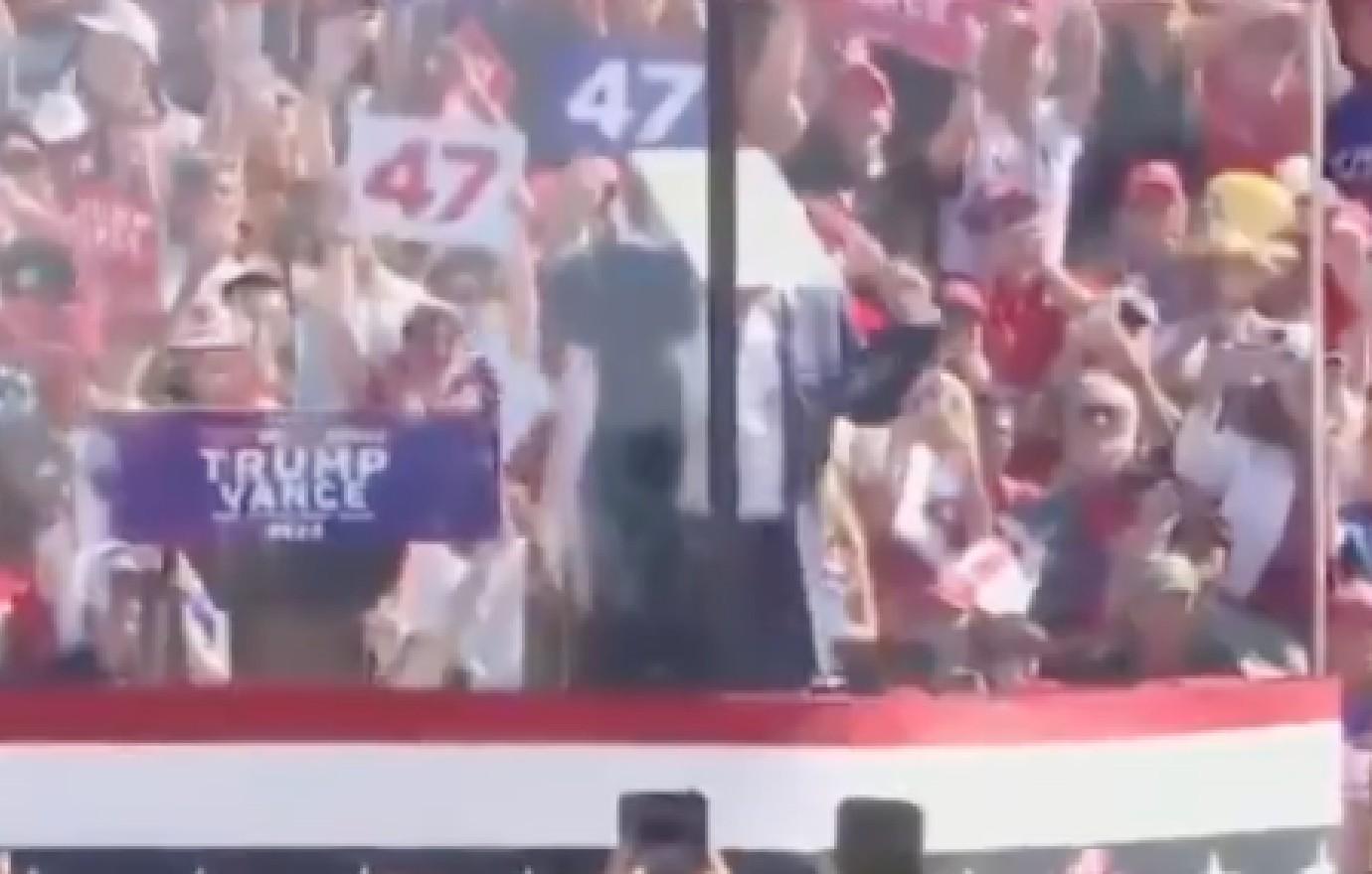 donald trump ridiculed doing double jerk dance north carolina rally