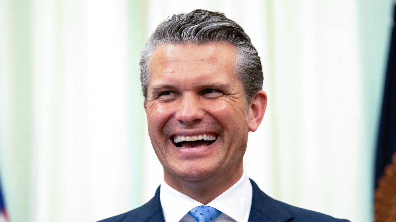 Photo of Pentagon insiders are begging for people to hear their warnings about Hegseth. 
