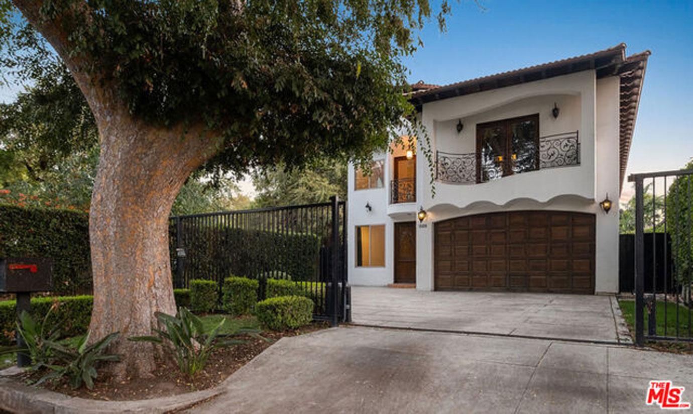 Raven-Symoné Pearman Lists Home Sherman Oaks