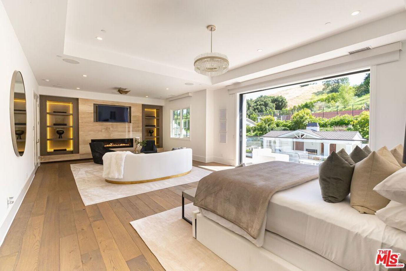 the weeknd lists hidden hills home