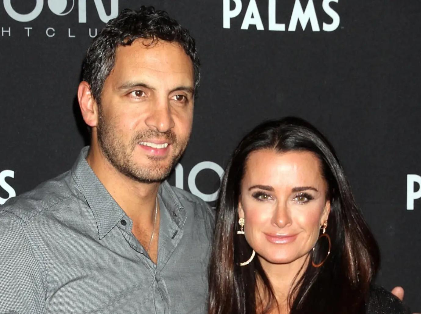 kyle richards wife instagram bio mauricio umansky kissing woman