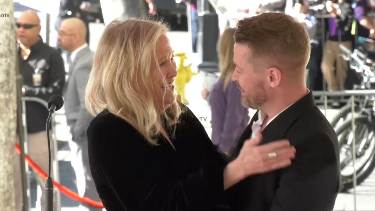 Photo of Catherine O'Hara and Macaulay Culkin