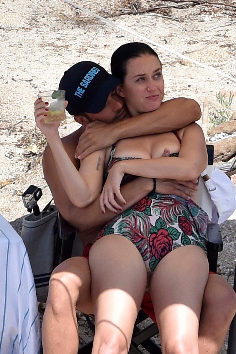 *PREMIUM EXCLUSIVE* Katy Perry and Orlando Bloom pack on the PDA on holiday **MUST CALL FOR PRICING**