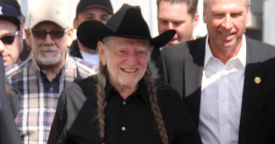 willie nelson admits hes not worried about death age