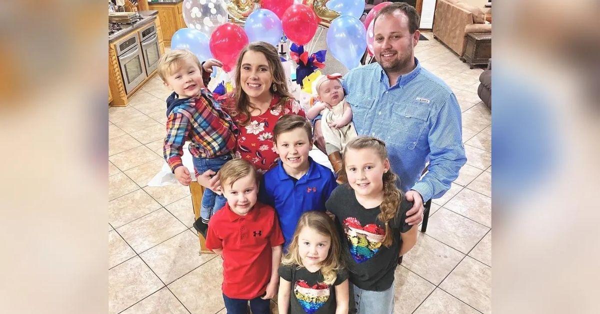Photo of Anna Duggar, Josh Duggar and Their Kids 