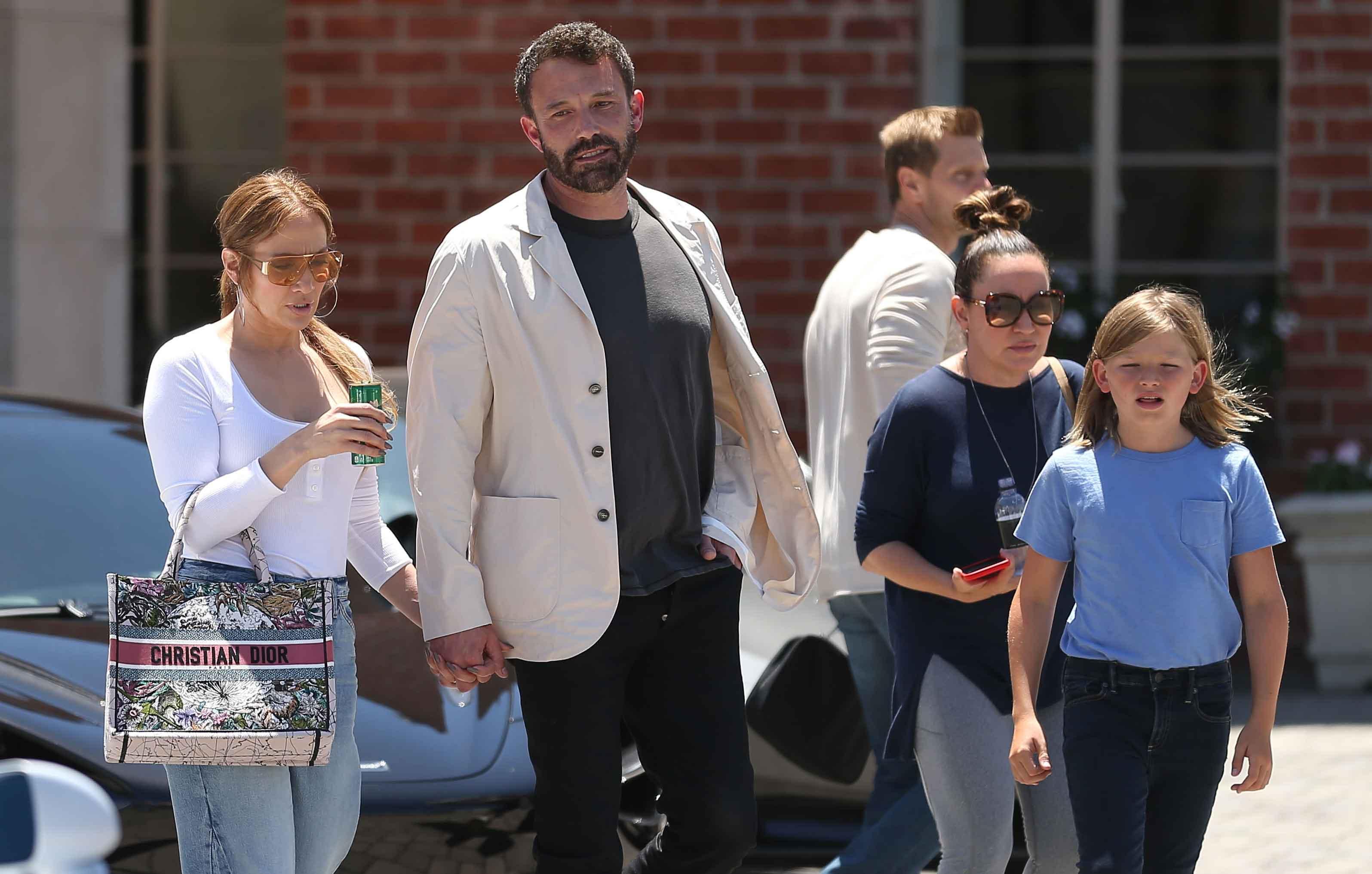 jennifer lopez shares passionate parking lot kiss with ben affleck