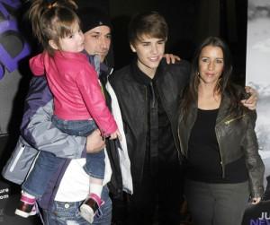 2011__02__Justin_Bieber_01_Feb2_2 300×276.jpg