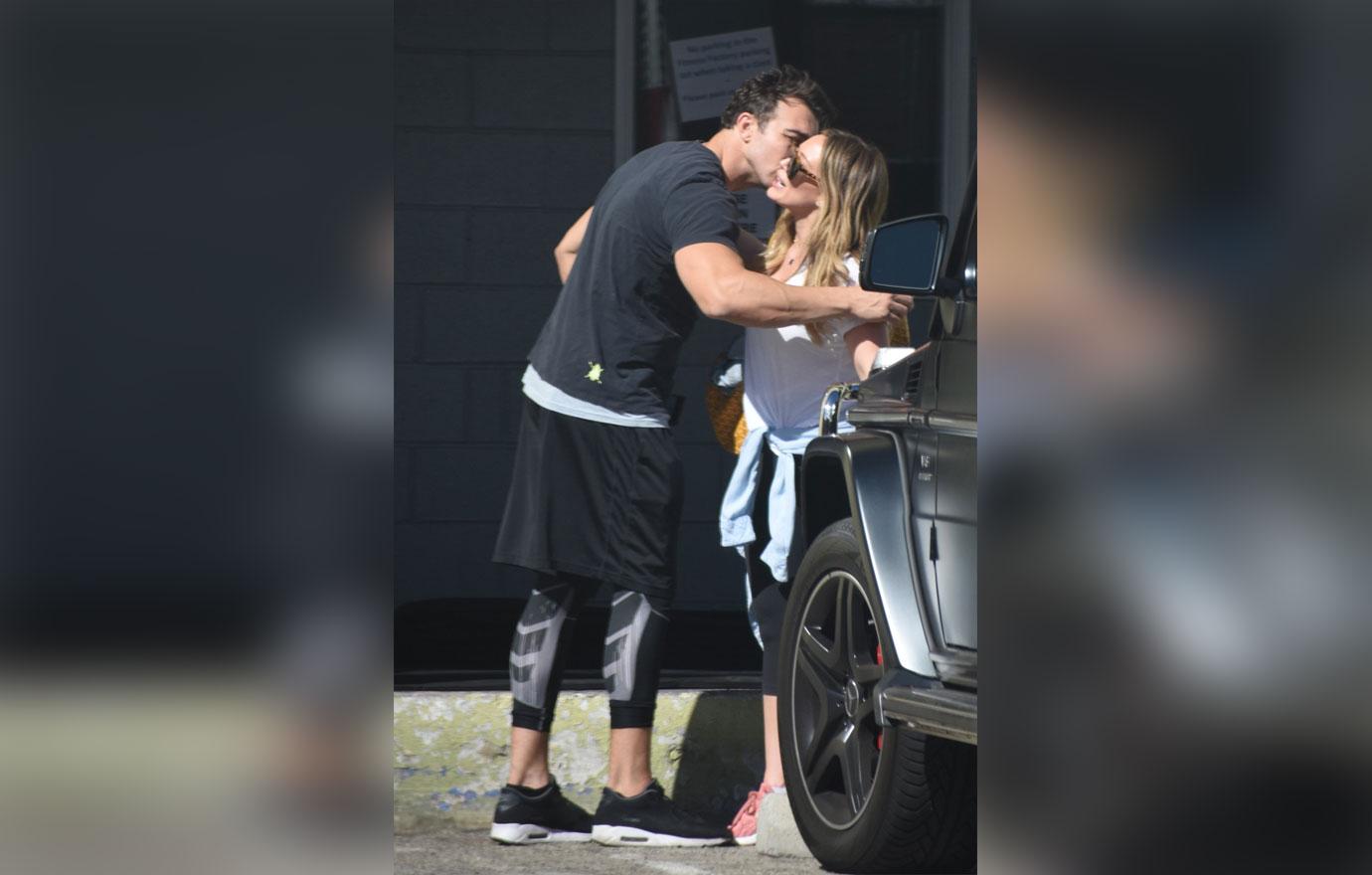 *EXCLUSIVE* Hilary Duff is all smiles as she heads to the gym with her trainer