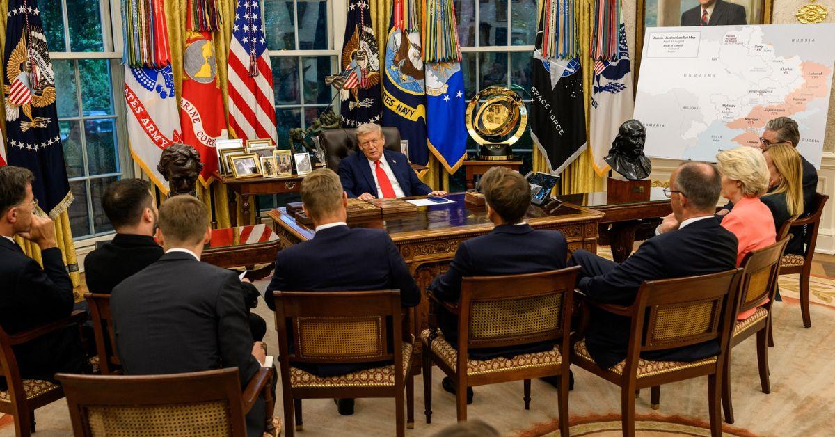 photo of Michael Wolff explained how those who visit the Oval Office pretend to listen to the president