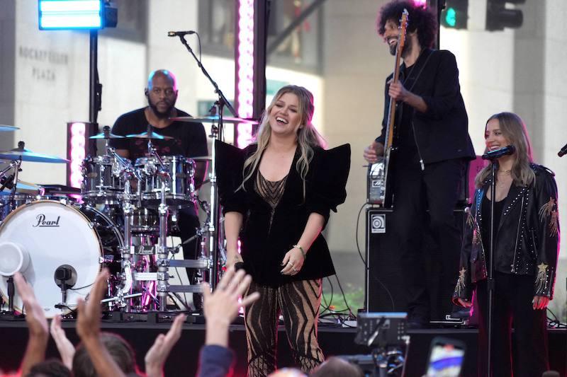 kelly clarkson split single happier