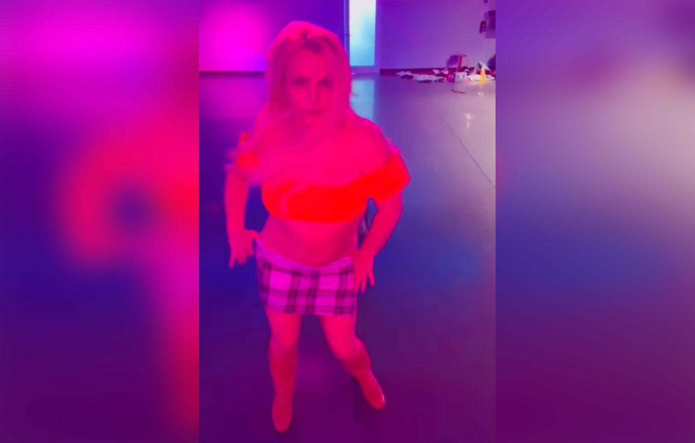 britney spears posts bizarre dancing video fans concerned