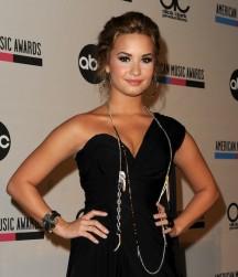 2010__12__105208655 216×300.jpg