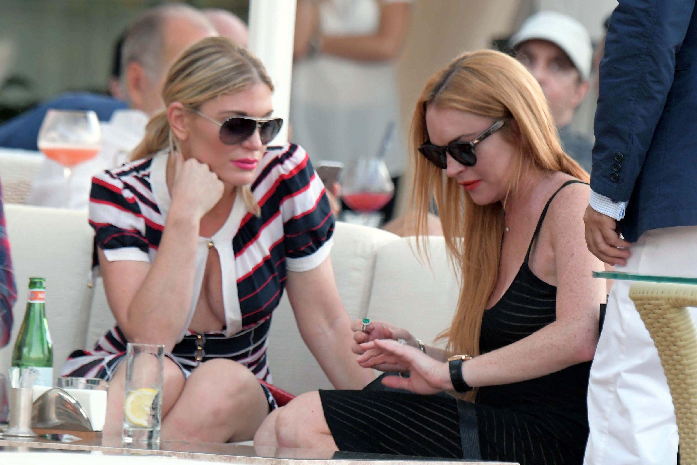 Lindsay Lohan buying a new emerald ring at Chopard in Porto Cervo, Sardinia