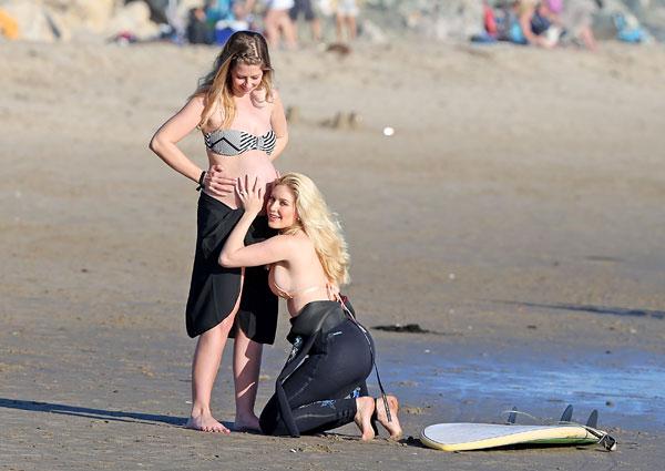 Heidi Montag Beach Pregnant Sister 001