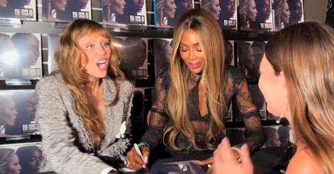 Photo of Miley Cyrus and Naomi Campbell