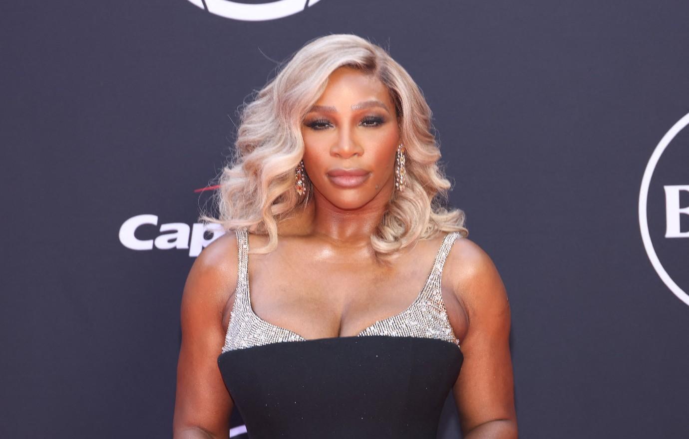 serena williams wait table paris restaurant wasnt recognized staffer