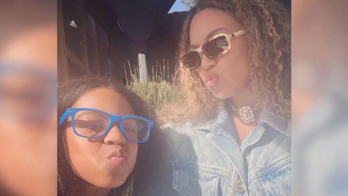 Photo of Beyoncé and Jay-Z share three kids.