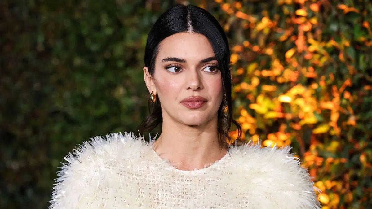 Image of Kendall Jenner enjoyed beach time with Jacob Elordi during their vacation.