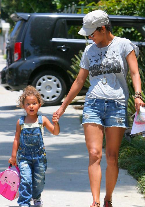Halle Berry & Nahla Take Time for Sunny After-School Stroll
