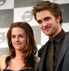 2010__05__Kristen_Stewart_Robert_Pattinson_May11newsne 292&#215;300.jpg