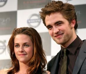 2010__05__Kristen_Stewart_Robert_Pattinson_May11newsne 292×300.jpg