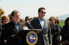 2010__03__arnold_schwarzenegger_skechers 225×149.jpg