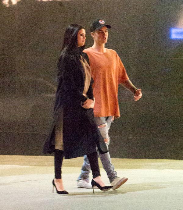 Justin bieber selena gomez stroll dating back together 06