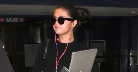 Selena Gomez shows her love for Apple products as she’s spotted carrying an iPhone & an Apple laptop as she arrives in Los Angeles.