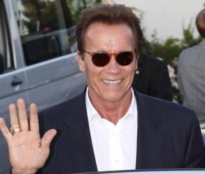 2011__06__Arnold_Schwarenegger_June23news 295×300.jpg