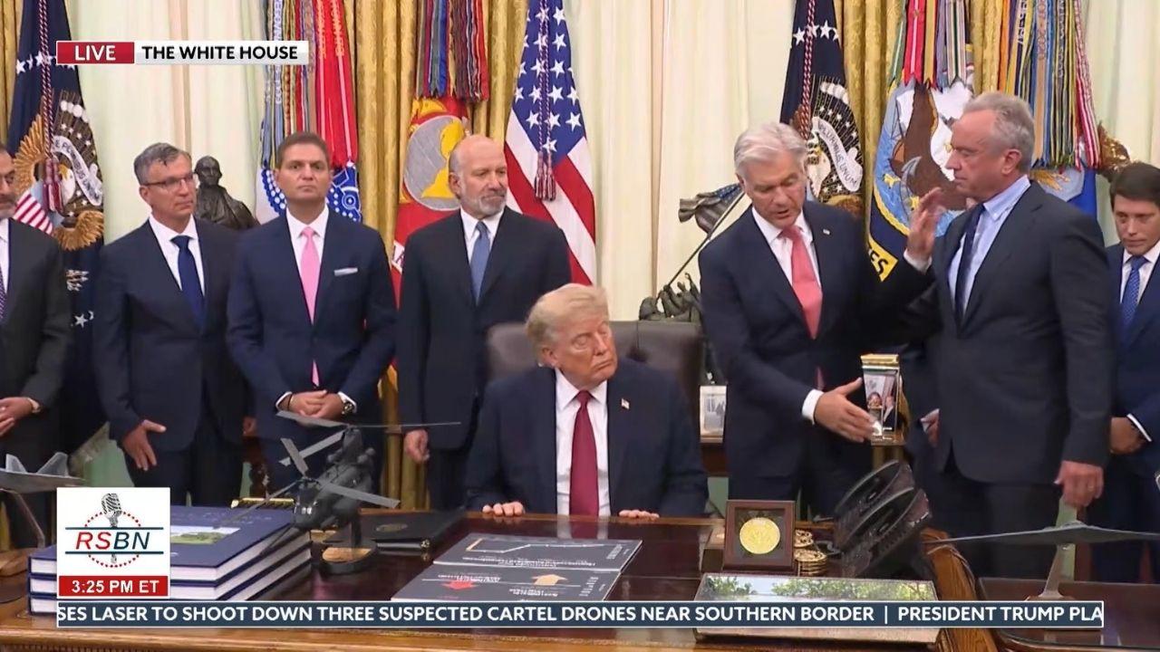 Photo of Dr. Oz, Donald Trump and RFK Jr. gathered to announced a new deal with pharmaceutical companies.