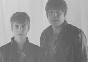 2011__06__Justin_Bieber_Jimmy_Fallon_June27news 300×213.jpg