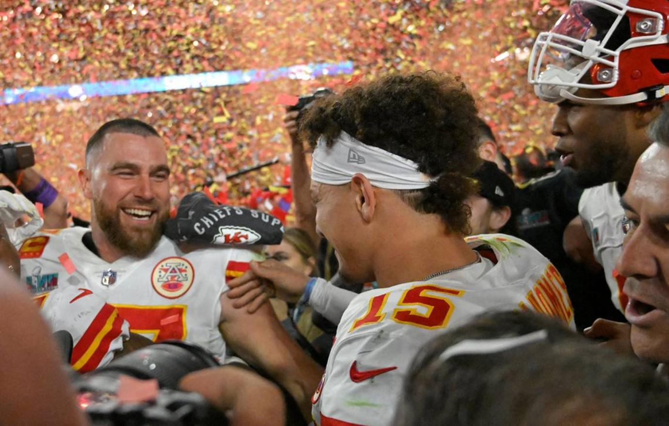 travis kelce slammed partying selfies bar kansas city parade shooting