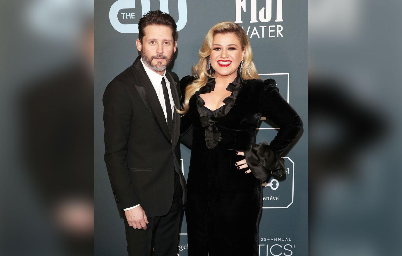 kelly clarkson felt estranged husband brandon blackstock using her money ok