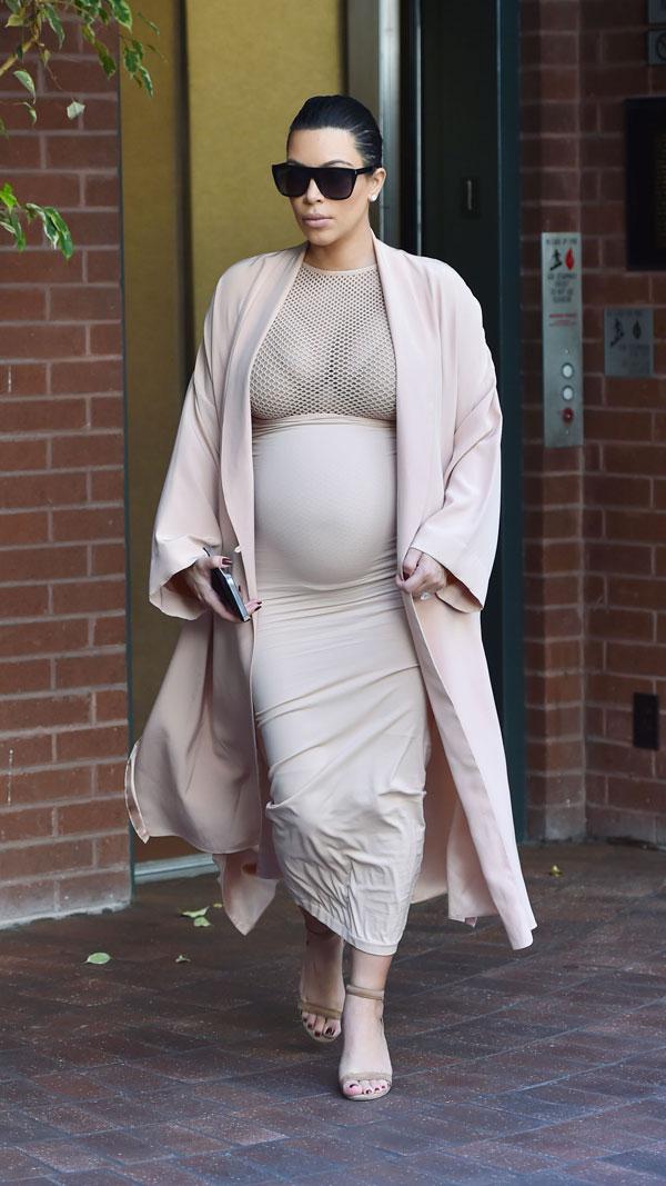 Kim kardashian pregnant2