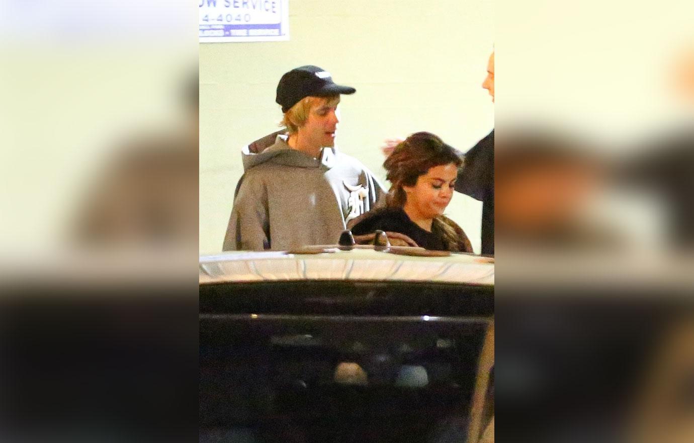 Justin bieber inconsolable selena gomez breakup rumors 3