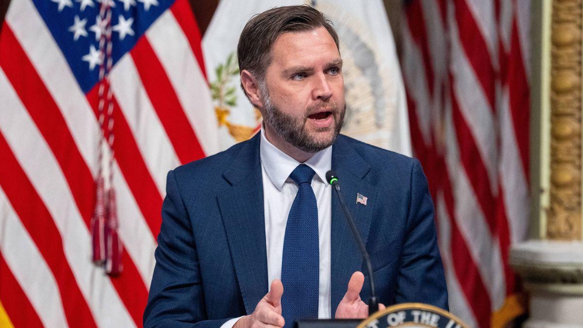 Image of J.D. Vance previously revealed his roughly 30-pound weight loss.