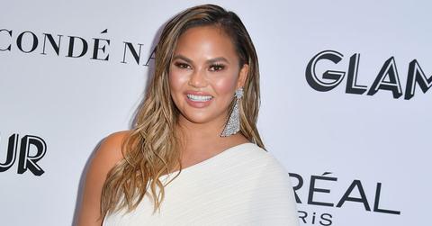 Chrissy teigen body post pic