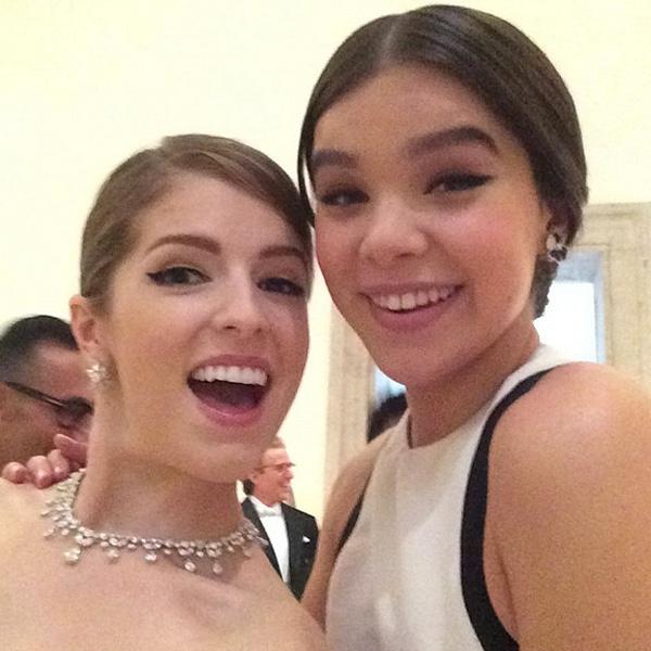 Anna kendrick hailee steinfeld met ball