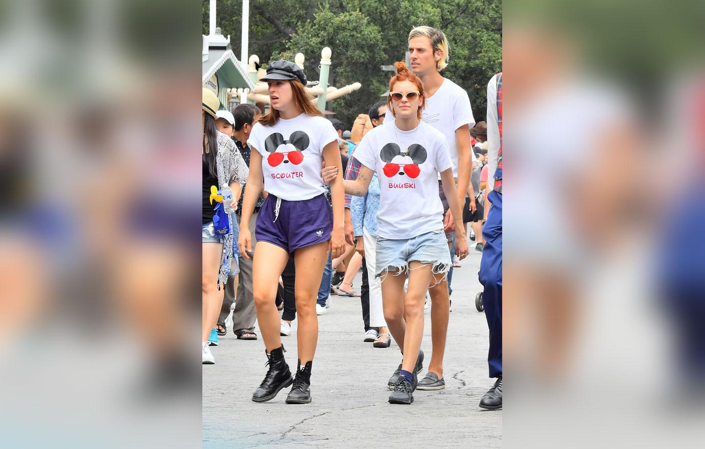 Bruce willis all 5 daughters day at disneyland 2