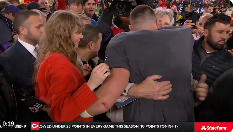 taylor swift travis kelce kiss