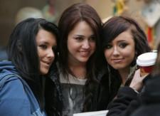 2009__12__full_miley_cyrus_12_wenn2695906 225&#215;163.jpg