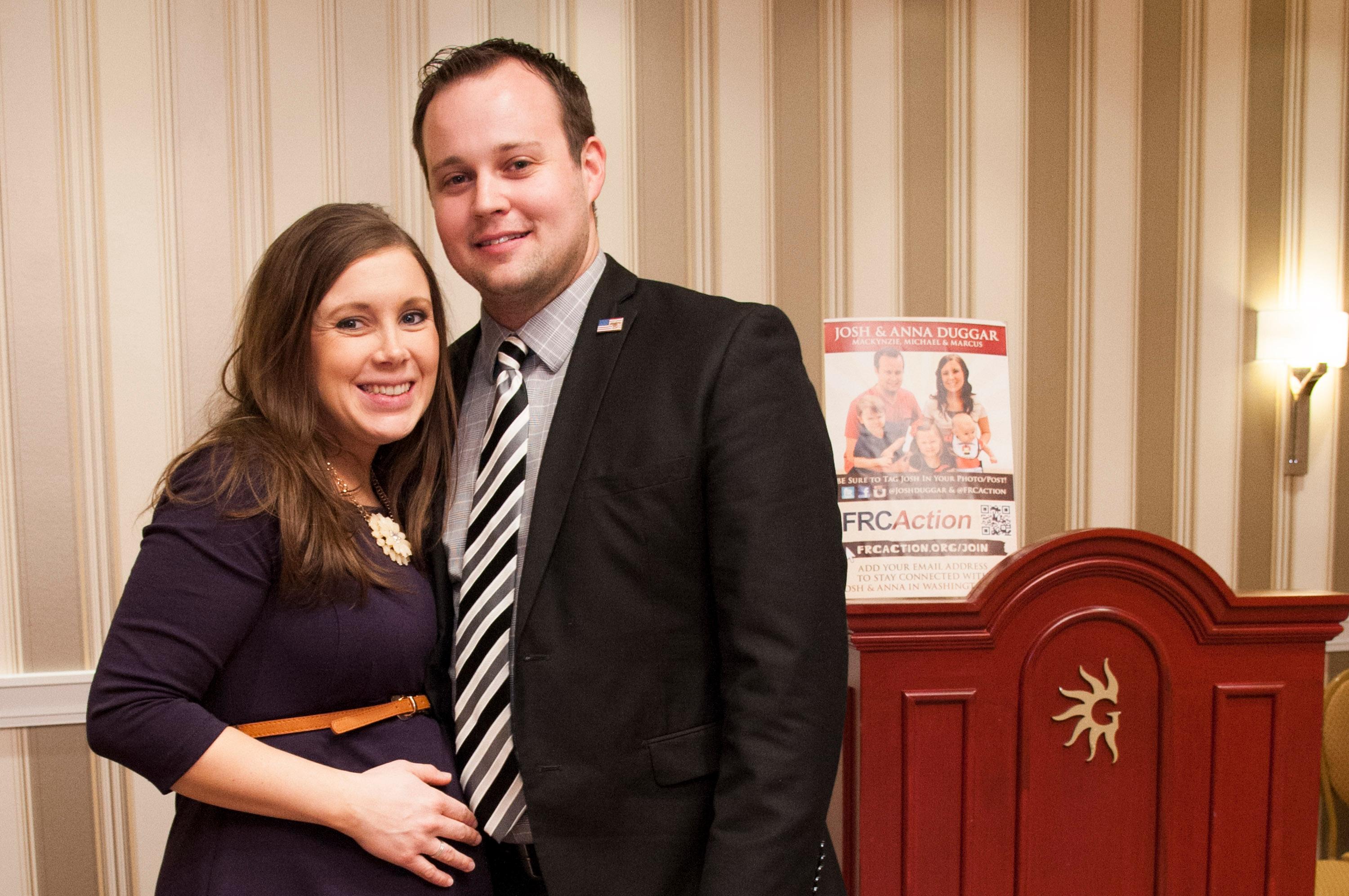 Anna duggar visits josh duggar rehab