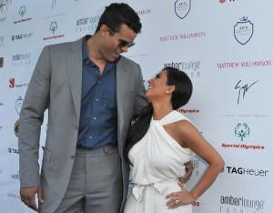 2011__06__Kim_Kardashian_Kris_Humphries_June1news 300&#215;234.jpg