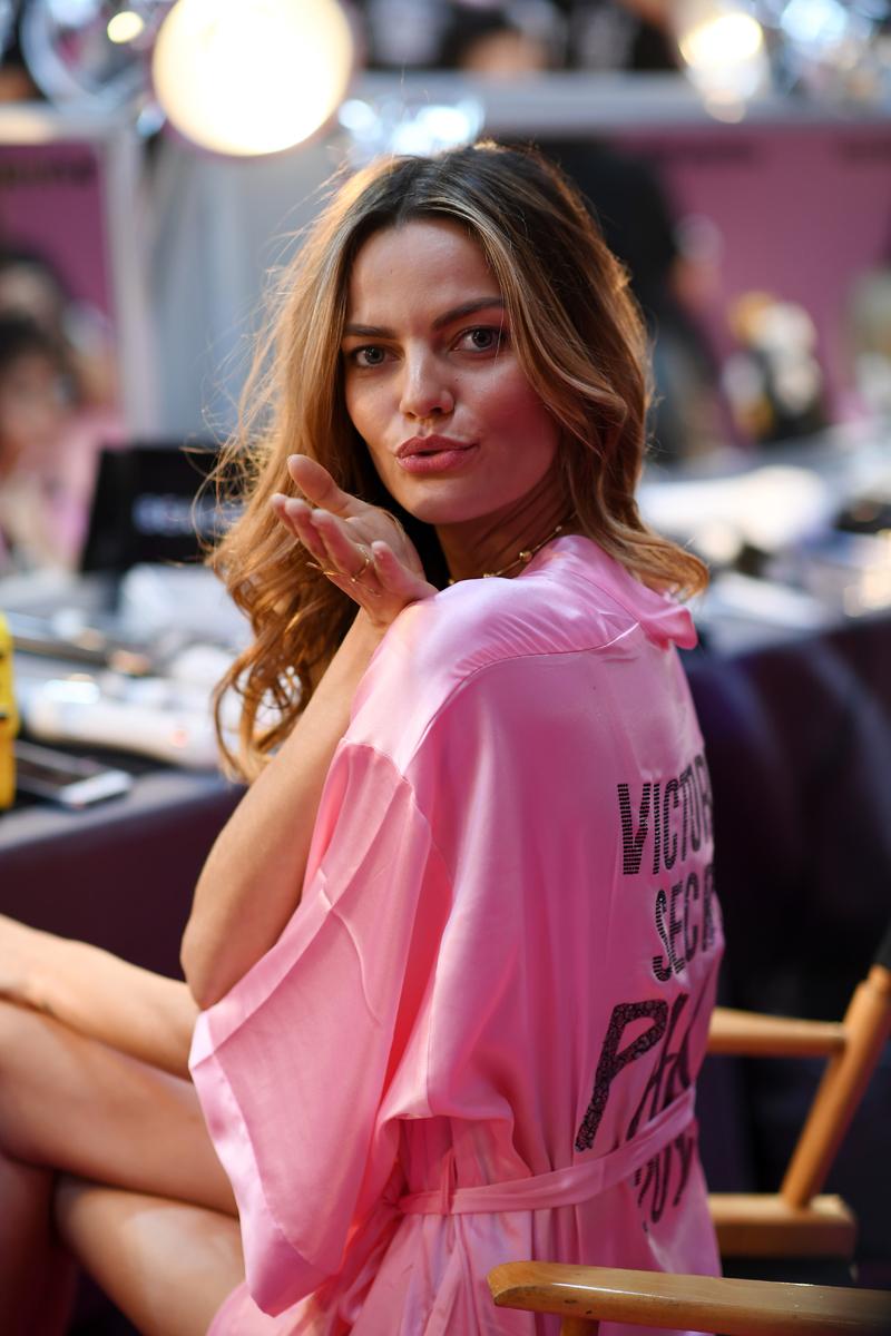 2016 Victoria&#8217;s Secret Fashion Show in Paris &#8211; Hair &amp; Makeup