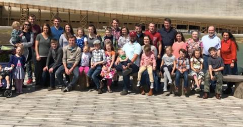 Josh duggar family wife pregnant anna after sex scandal hero