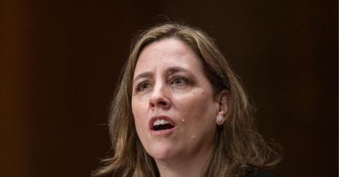 Photo of Jennifer L. Rochon.