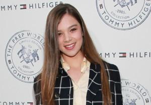 2011__06__Hailee_Steinfeld_June10newsnea 300&#215;208.jpg