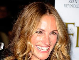 Julia roberts celeb bio headshot.jpg